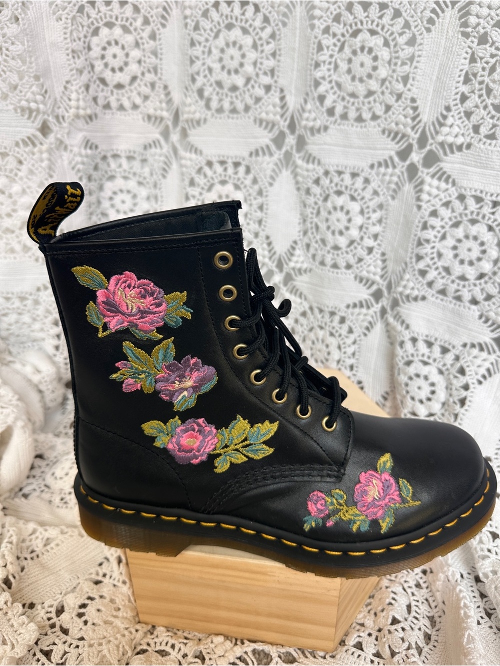 RARE Dr. Martens 1460 Vonda II Floral Embroidered Boots - Women’s Size 9 (NWOB) - Picture 13 of 13